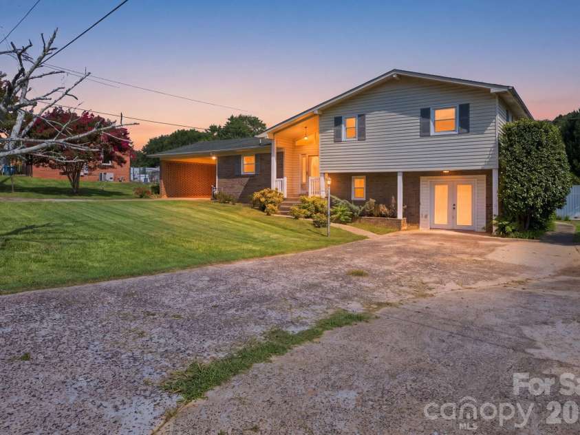 19 Pj Mcree Road, Maiden, NC 28650.  MLS# CAR4414681, YatesRealty ID 44639. Welcome home! 19 PJ McCree Road (virtual twilight)