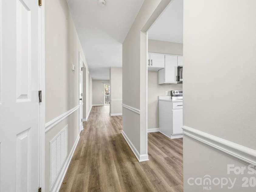 1605 Abbey Circle, Asheville, NC 28805.  MLS# CAR4332167, YatesRealty ID 4464. 