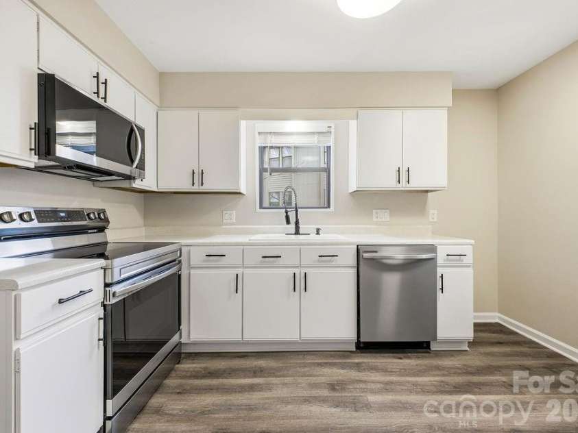 1605 Abbey Circle, Asheville, NC 28805.  MLS# CAR4332167, YatesRealty ID 4464. 