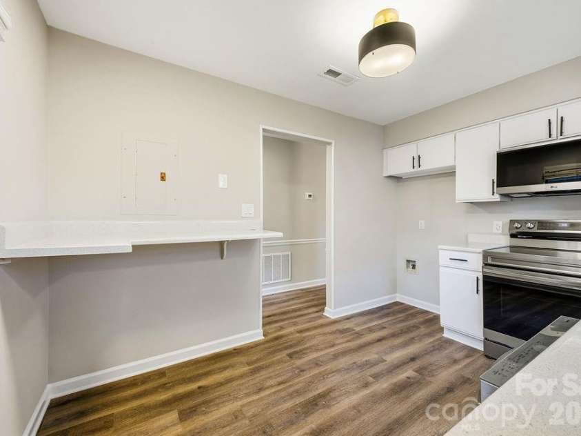 1605 Abbey Circle, Asheville, NC 28805.  MLS# CAR4332167, YatesRealty ID 4464. 