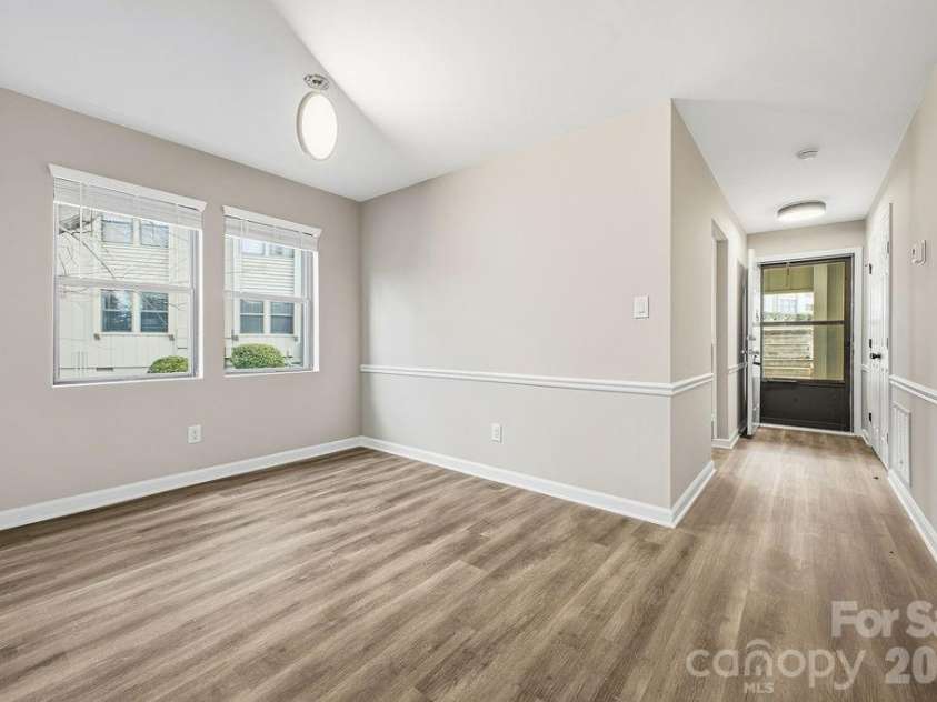1605 Abbey Circle, Asheville, NC 28805.  MLS# CAR4332167, YatesRealty ID 4464. 