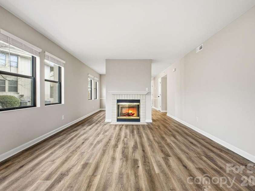 1605 Abbey Circle, Asheville, NC 28805.  MLS# CAR4332167, YatesRealty ID 4464. 