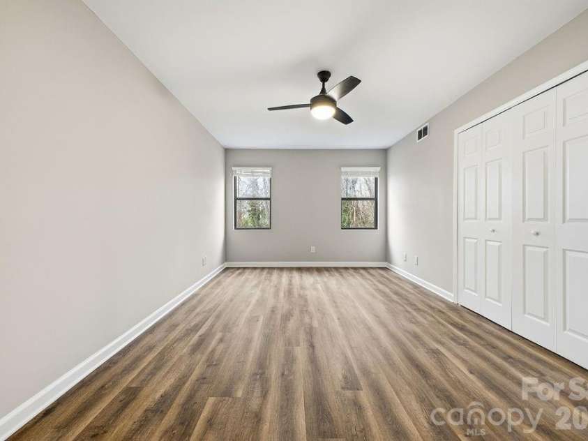 1605 Abbey Circle, Asheville, NC 28805.  MLS# CAR4332167, YatesRealty ID 4464. 