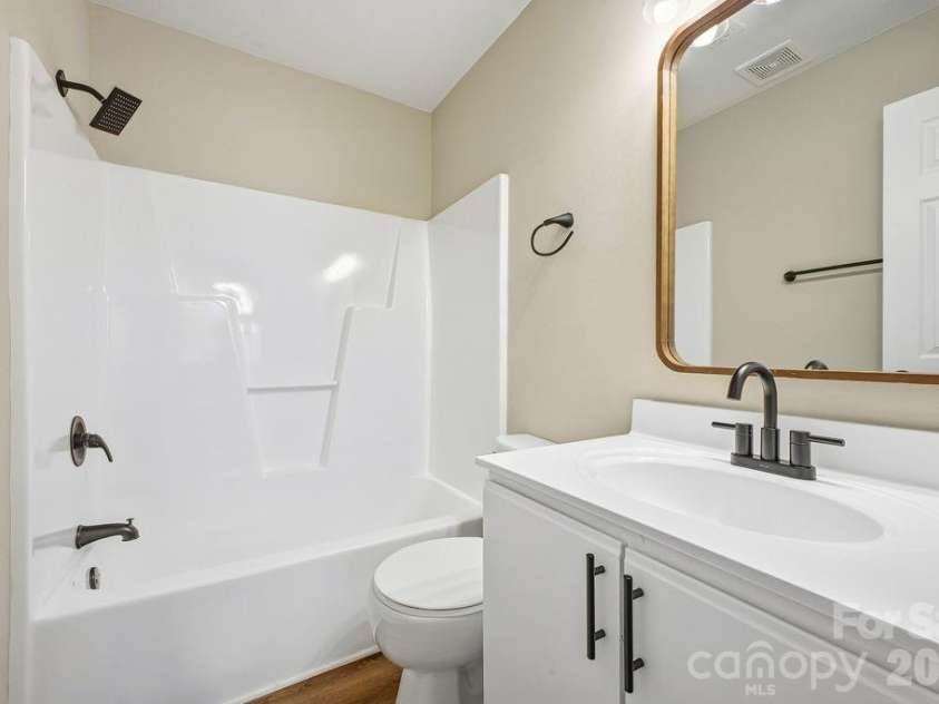 1605 Abbey Circle, Asheville, NC 28805.  MLS# CAR4332167, YatesRealty ID 4464. 