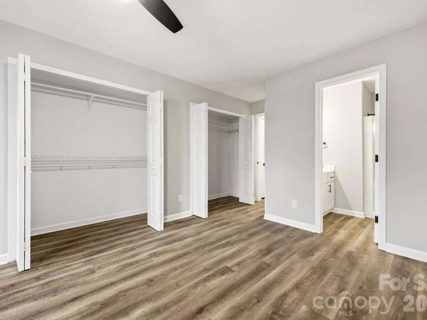 1605 Abbey Circle, Asheville, NC 28805.  MLS# CAR4332167, YatesRealty ID 4464. 