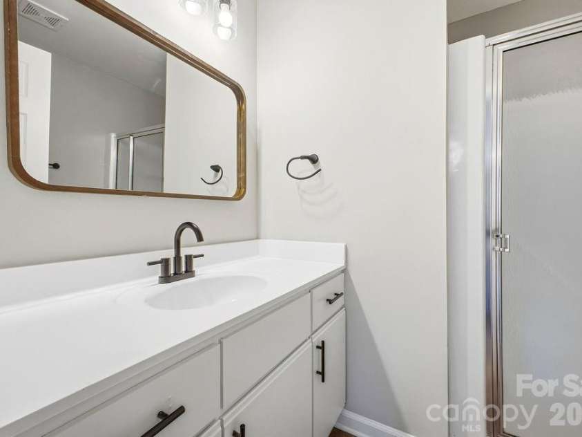 1605 Abbey Circle, Asheville, NC 28805.  MLS# CAR4332167, YatesRealty ID 4464. 