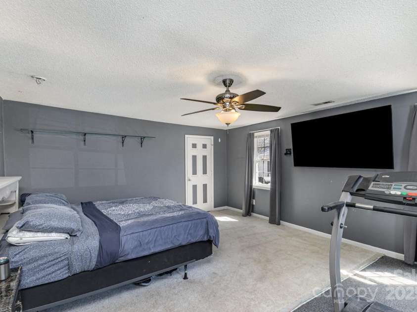 400 37th Street, Hickory, NC 28602.  MLS# CAR4226675, YatesRealty ID 4464. 