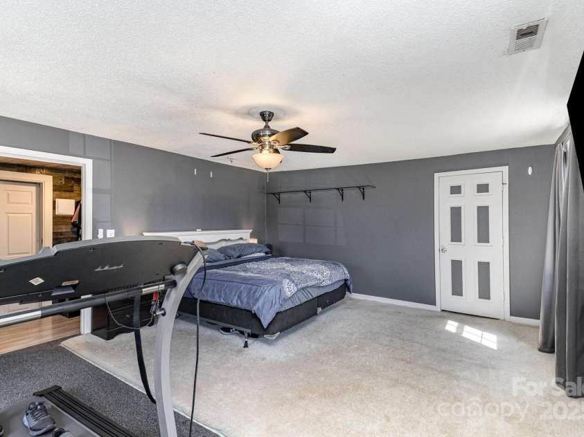 400 37th Street, Hickory, NC 28602.  MLS# CAR4226675, YatesRealty ID 4464. 