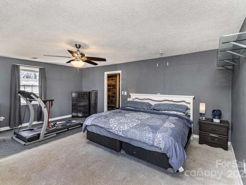 400 37th Street, Hickory, NC 28602.  MLS# CAR4226675, YatesRealty ID 4464. 