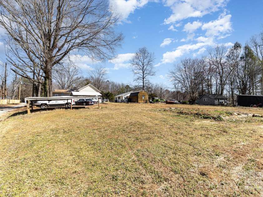 400 37th Street, Hickory, NC 28602.  MLS# CAR4226675, YatesRealty ID 4464. 
