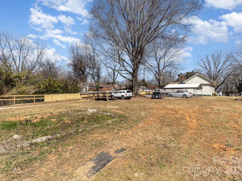 400 37th Street, Hickory, NC 28602.  MLS# CAR4226675, YatesRealty ID 4464. 