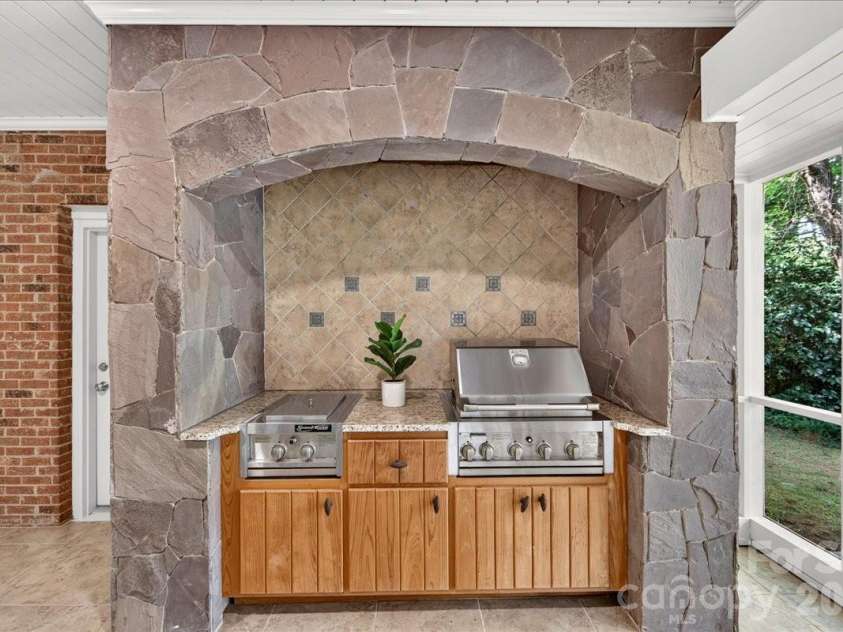 2349 Thetford Court, Charlotte, NC 28211.  MLS# CAR4413043, YatesRealty ID 44641. 