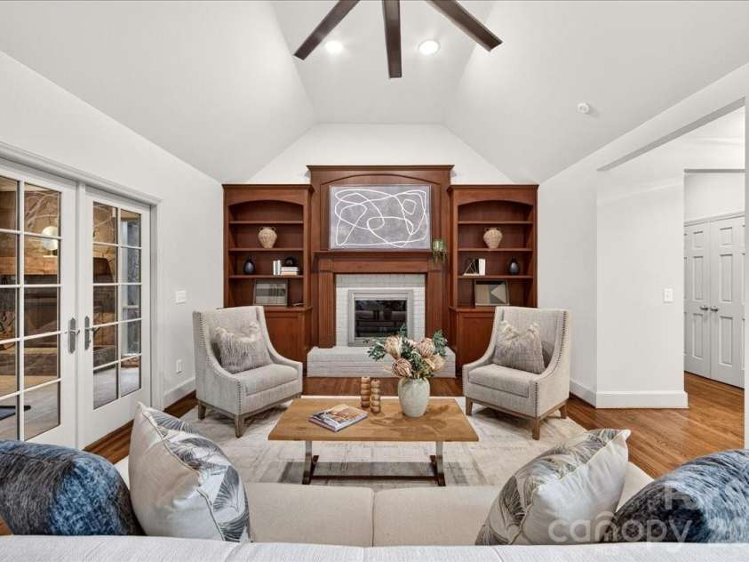 2349 Thetford Court, Charlotte, NC 28211.  MLS# CAR4413043, YatesRealty ID 44641. Vaulted Ceiling