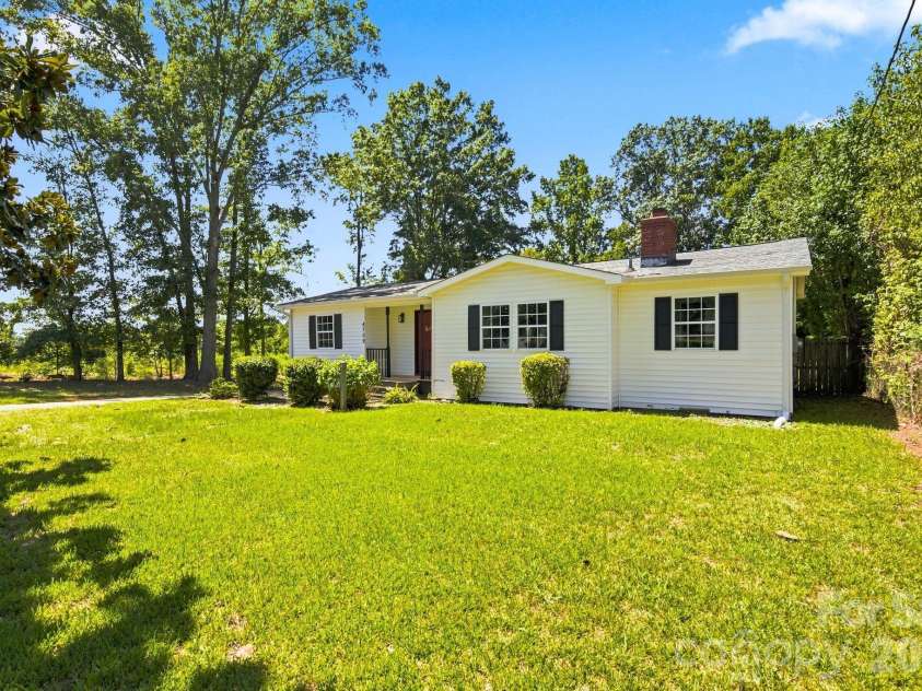 4709 Charlotte Highway, Lancaster, SC 29720.  MLS# CAR4397487, YatesRealty ID 44642. $6000.00 in seller concessions!