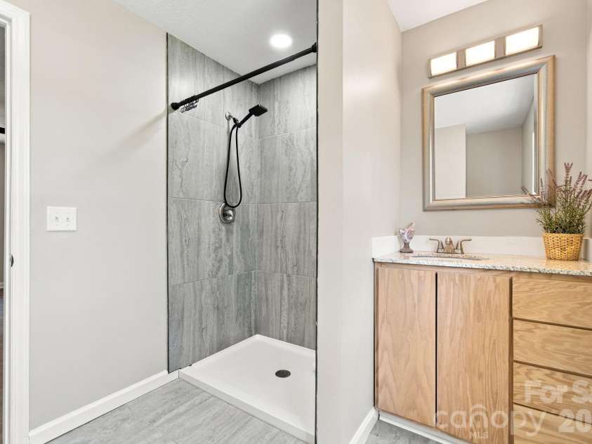 4709 Charlotte Highway, Lancaster, SC 29720.  MLS# CAR4397487, YatesRealty ID 44642. Primary bath