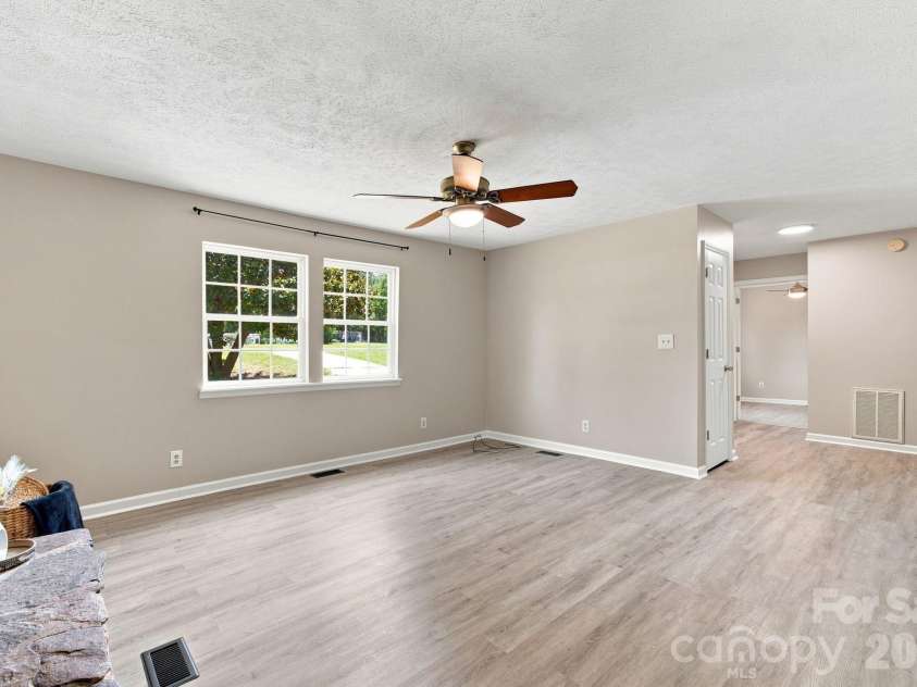4709 Charlotte Highway, Lancaster, SC 29720.  MLS# CAR4397487, YatesRealty ID 44642. Spacious living area