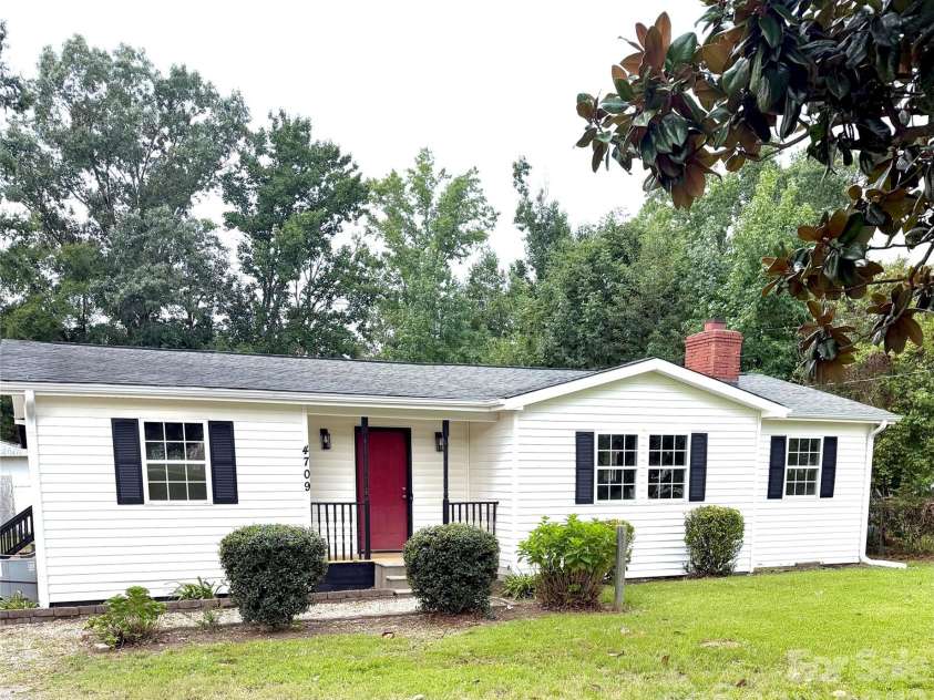 4709 Charlotte Highway, Lancaster, SC 29720.  MLS# CAR4397487, YatesRealty ID 44642. Under $300k