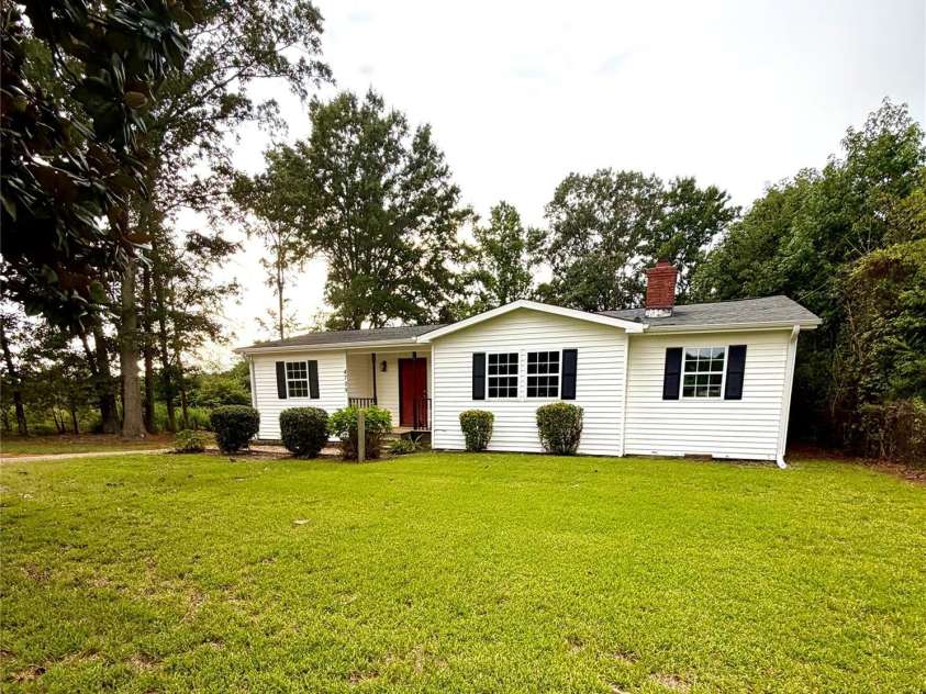 4709 Charlotte Highway, Lancaster, SC 29720.  MLS# CAR4397487, YatesRealty ID 44642. Welcome Home