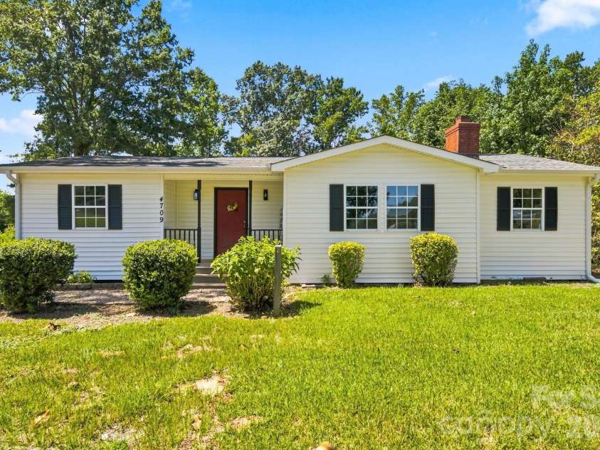 4709 Charlotte Highway, Lancaster, SC 29720.  MLS# CAR4397487, YatesRealty ID 44642. Welcome Home