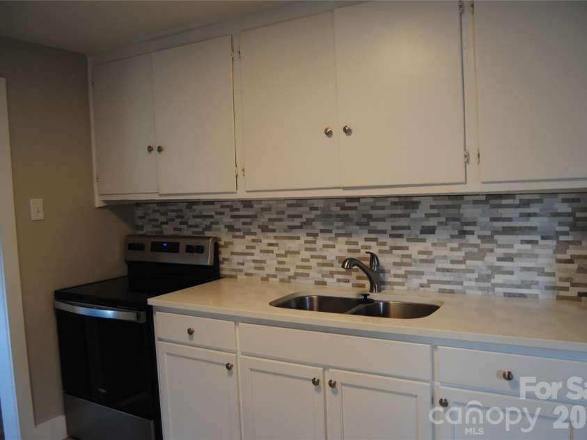 1602 Oakmont Court, Rock Hill, SC 29732.  MLS# CAR4404111, YatesRealty ID 44647. 
