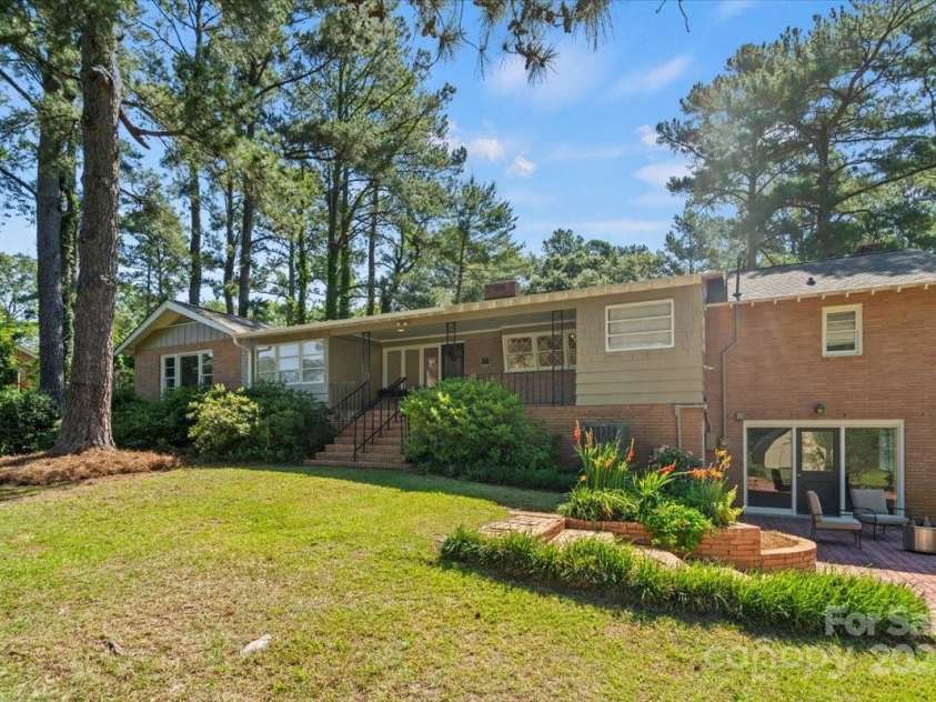 124 Lakeway Drive, Cheraw, SC 29520.  MLS# CAR4149108, YatesRealty ID 4465. 