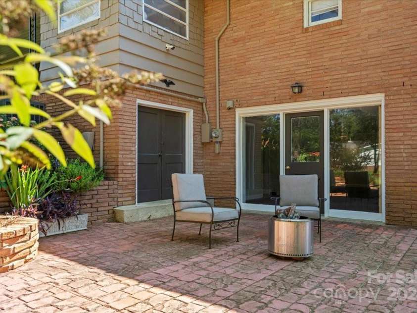 124 Lakeway Drive, Cheraw, SC 29520.  MLS# CAR4149108, YatesRealty ID 4465. 