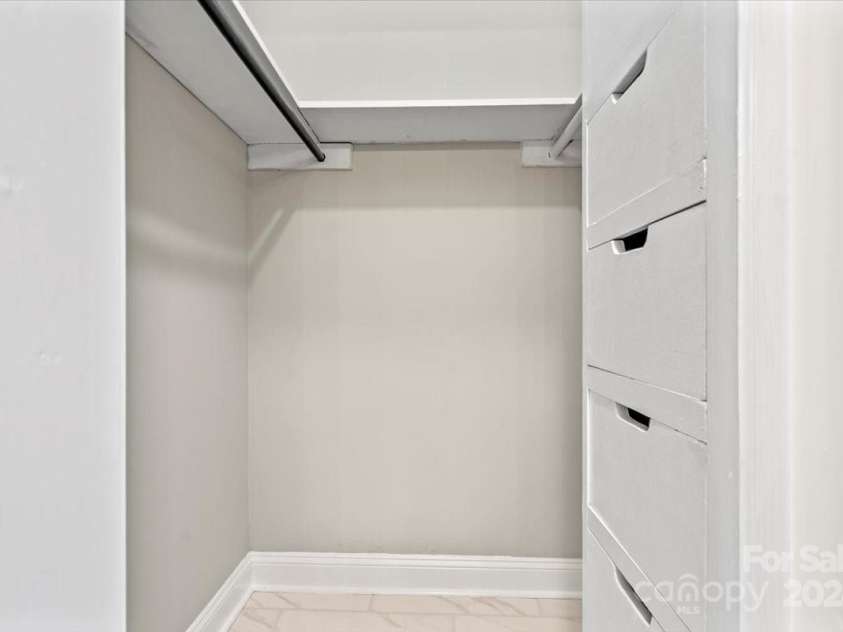 124 Lakeway Drive, Cheraw, SC 29520.  MLS# CAR4149108, YatesRealty ID 4465. 