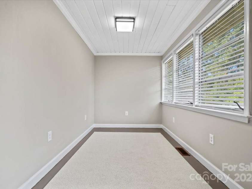 124 Lakeway Drive, Cheraw, SC 29520.  MLS# CAR4149108, YatesRealty ID 4465. 