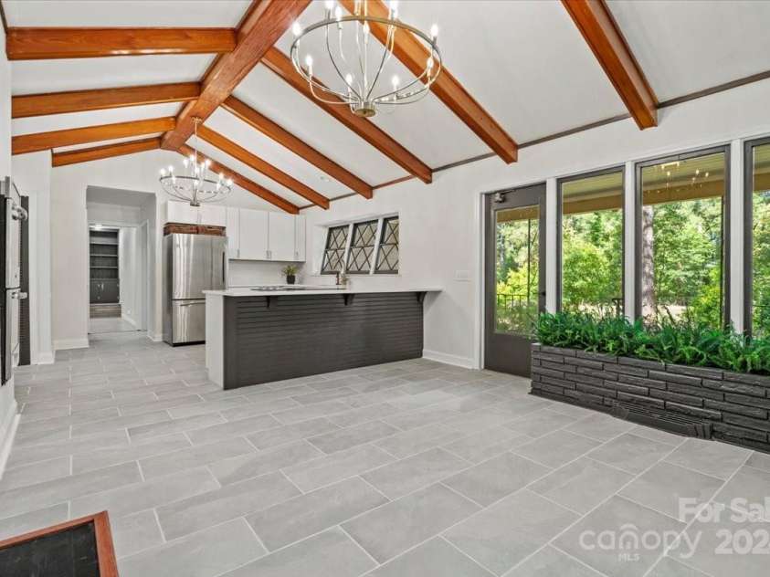 124 Lakeway Drive, Cheraw, SC 29520.  MLS# CAR4149108, YatesRealty ID 4465. 