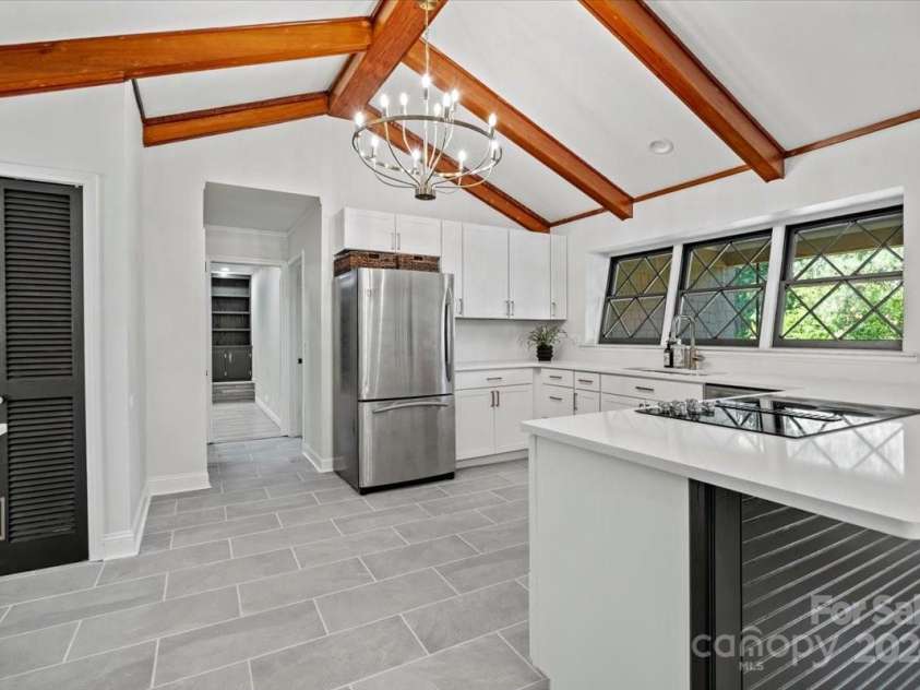 124 Lakeway Drive, Cheraw, SC 29520.  MLS# CAR4149108, YatesRealty ID 4465. 