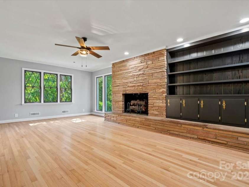 124 Lakeway Drive, Cheraw, SC 29520.  MLS# CAR4149108, YatesRealty ID 4465. 