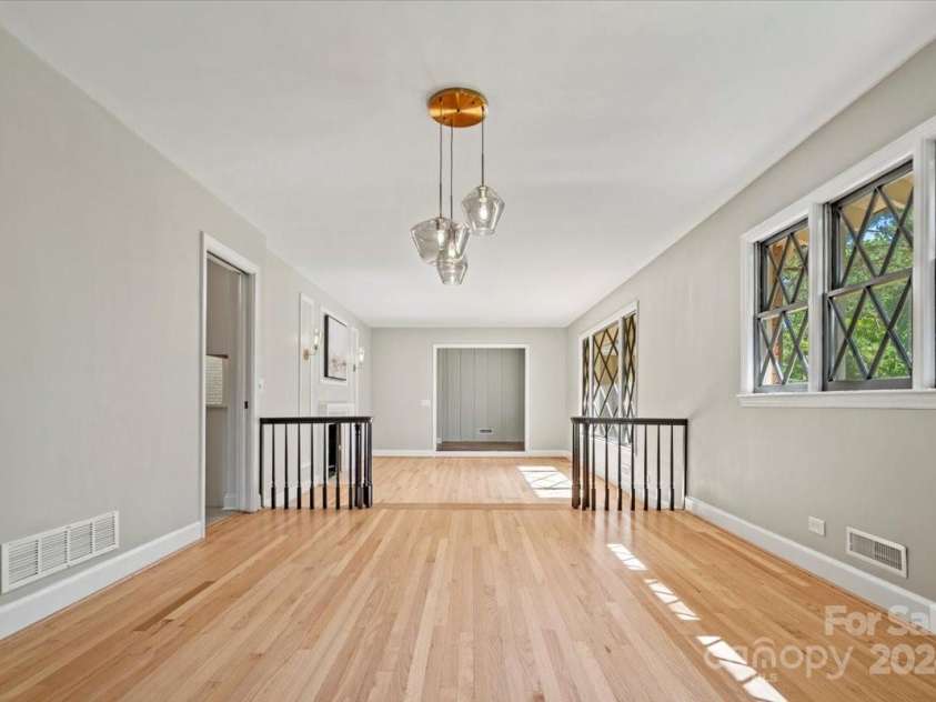 124 Lakeway Drive, Cheraw, SC 29520.  MLS# CAR4149108, YatesRealty ID 4465. 