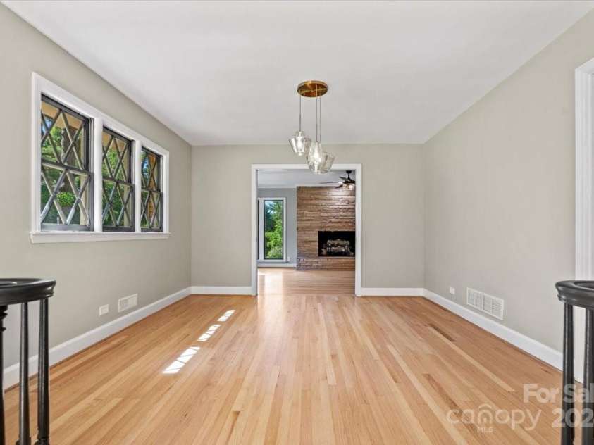 124 Lakeway Drive, Cheraw, SC 29520.  MLS# CAR4149108, YatesRealty ID 4465. 