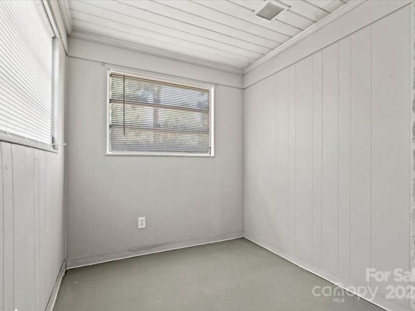 124 Lakeway Drive, Cheraw, SC 29520.  MLS# CAR4149108, YatesRealty ID 4465. 