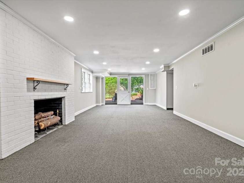 124 Lakeway Drive, Cheraw, SC 29520.  MLS# CAR4149108, YatesRealty ID 4465. 