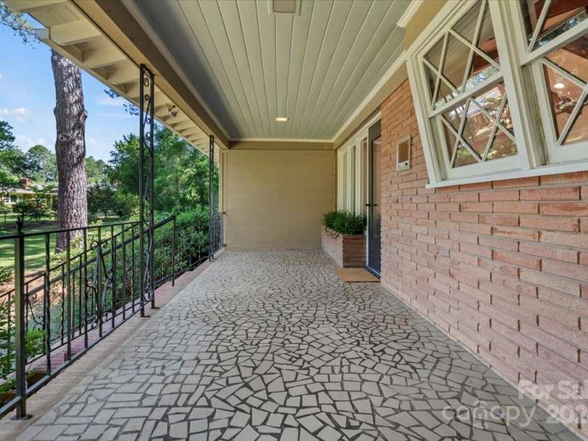 124 Lakeway Drive, Cheraw, SC 29520.  MLS# CAR4149108, YatesRealty ID 4465. 