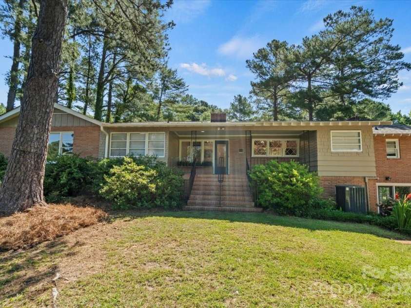 124 Lakeway Drive, Cheraw, SC 29520.  MLS# CAR4149108, YatesRealty ID 4465. 