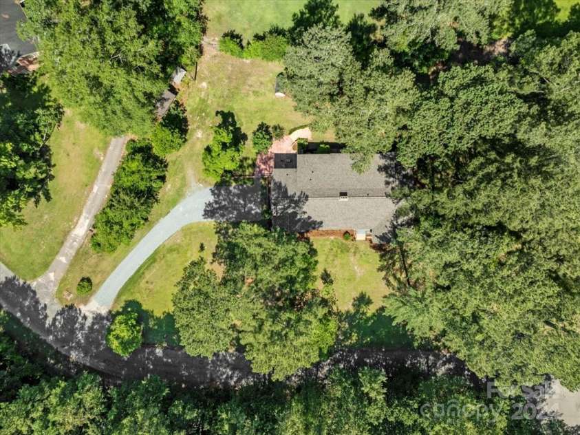 124 Lakeway Drive, Cheraw, SC 29520.  MLS# CAR4149108, YatesRealty ID 4465. 