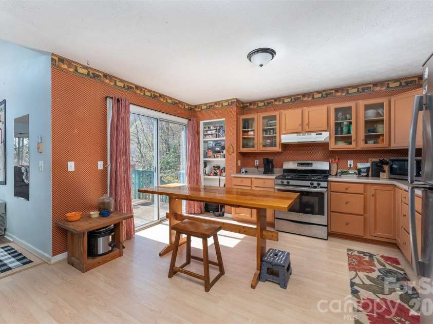 195 Prospectors Trail, Black Mountain, NC 28711.  MLS# CAR4352743, YatesRealty ID 4465. 