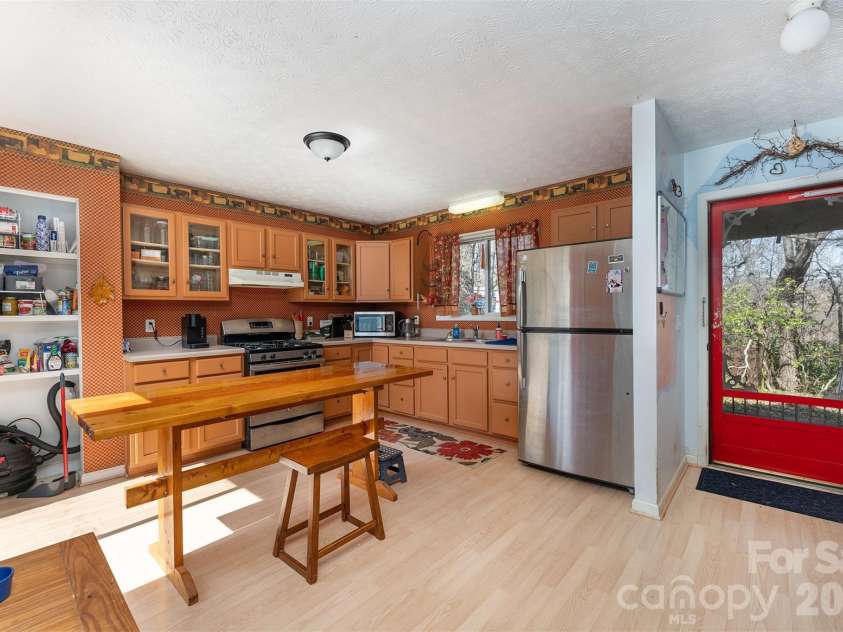 195 Prospectors Trail, Black Mountain, NC 28711.  MLS# CAR4352743, YatesRealty ID 4465. 