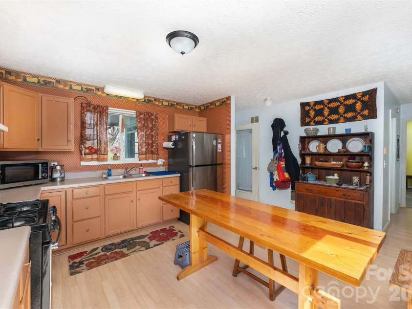 195 Prospectors Trail, Black Mountain, NC 28711.  MLS# CAR4352743, YatesRealty ID 4465. 