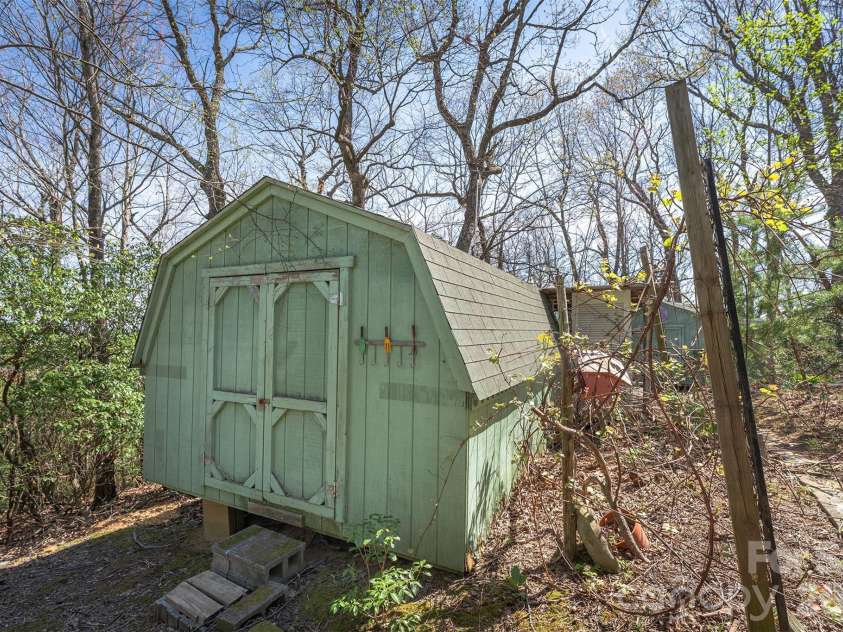195 Prospectors Trail, Black Mountain, NC 28711.  MLS# CAR4352743, YatesRealty ID 4465. 