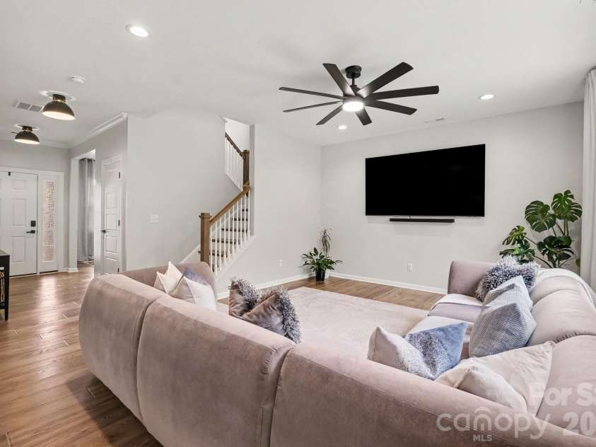5005 Painswick Place, Charlotte, NC 28215.  MLS# CAR4413635, YatesRealty ID 44650. 