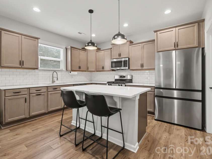 5005 Painswick Place, Charlotte, NC 28215.  MLS# CAR4413635, YatesRealty ID 44650. 