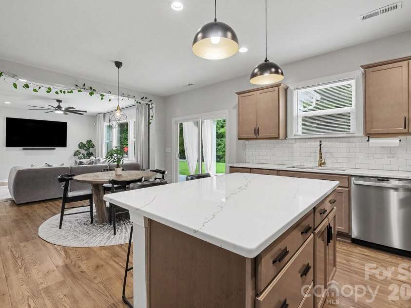 5005 Painswick Place, Charlotte, NC 28215.  MLS# CAR4413635, YatesRealty ID 44650. 