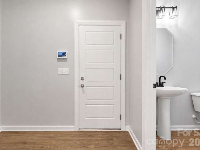 5005 Painswick Place, Charlotte, NC 28215.  MLS# CAR4413635, YatesRealty ID 44650. 
