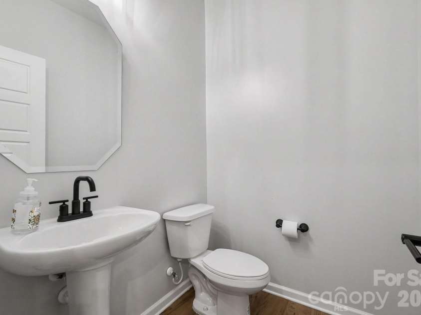 5005 Painswick Place, Charlotte, NC 28215.  MLS# CAR4413635, YatesRealty ID 44650. 