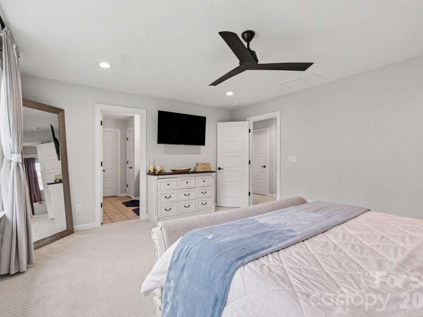 5005 Painswick Place, Charlotte, NC 28215.  MLS# CAR4413635, YatesRealty ID 44650. 
