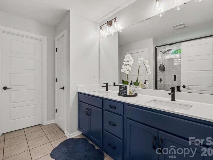 5005 Painswick Place, Charlotte, NC 28215.  MLS# CAR4413635, YatesRealty ID 44650. 