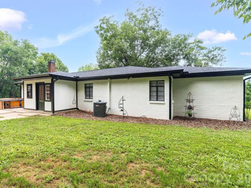 2197 Blackberry Road, Thomasville, NC 27360.  MLS# CAR4415023, YatesRealty ID 44653. 